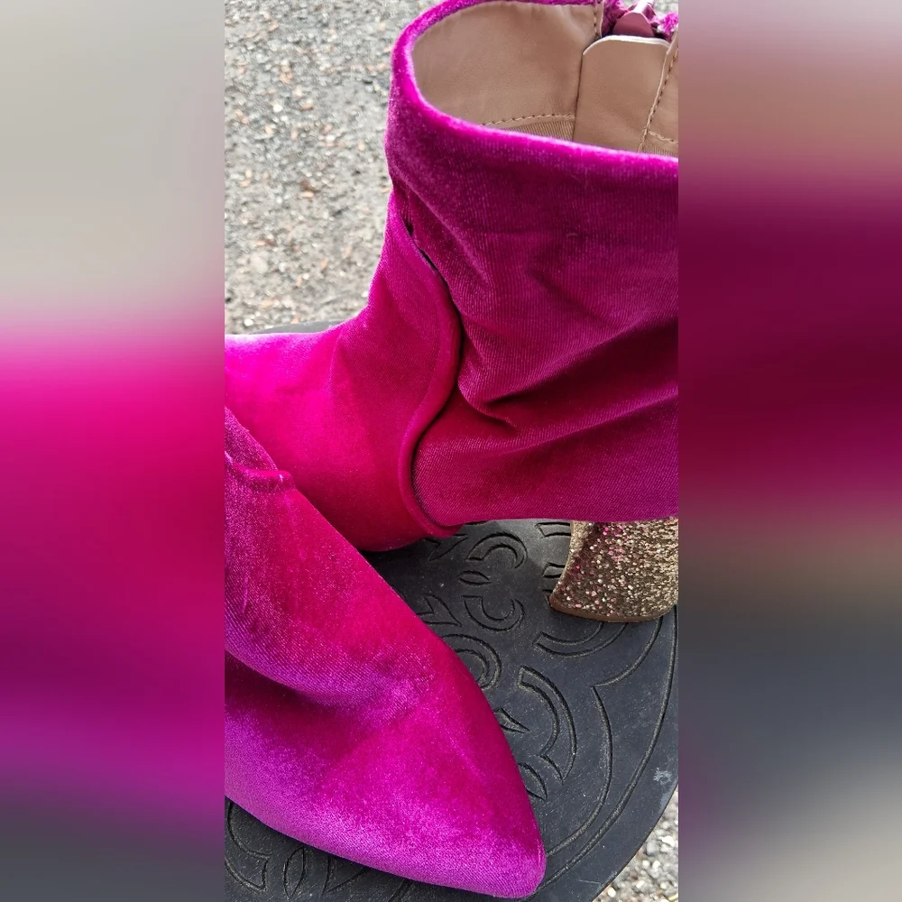 Betsey Johnson Fuchsia Velvet Ankle Boots with Gold Glitter Block Heels - Picture 4 of 7